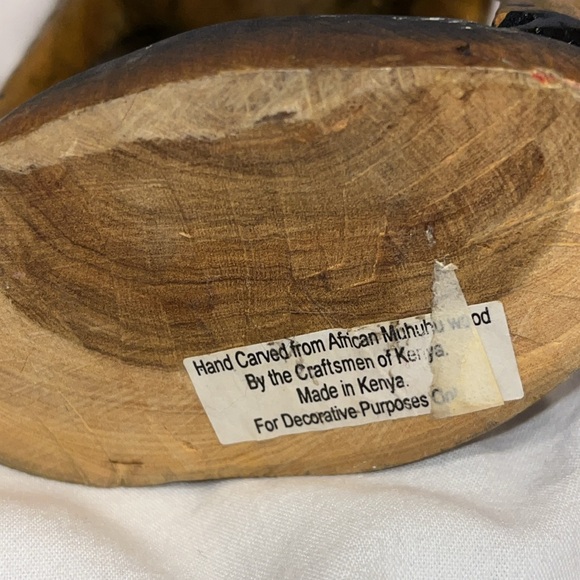 Hand carved giraffe, by craftsmen of Kenya from African muhuhu wood 12” tall - Picture 13 of 17